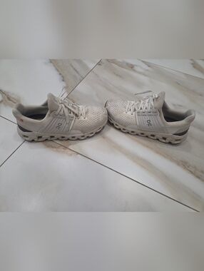 OnCloud Cloudswift Sneakers Size 8.5